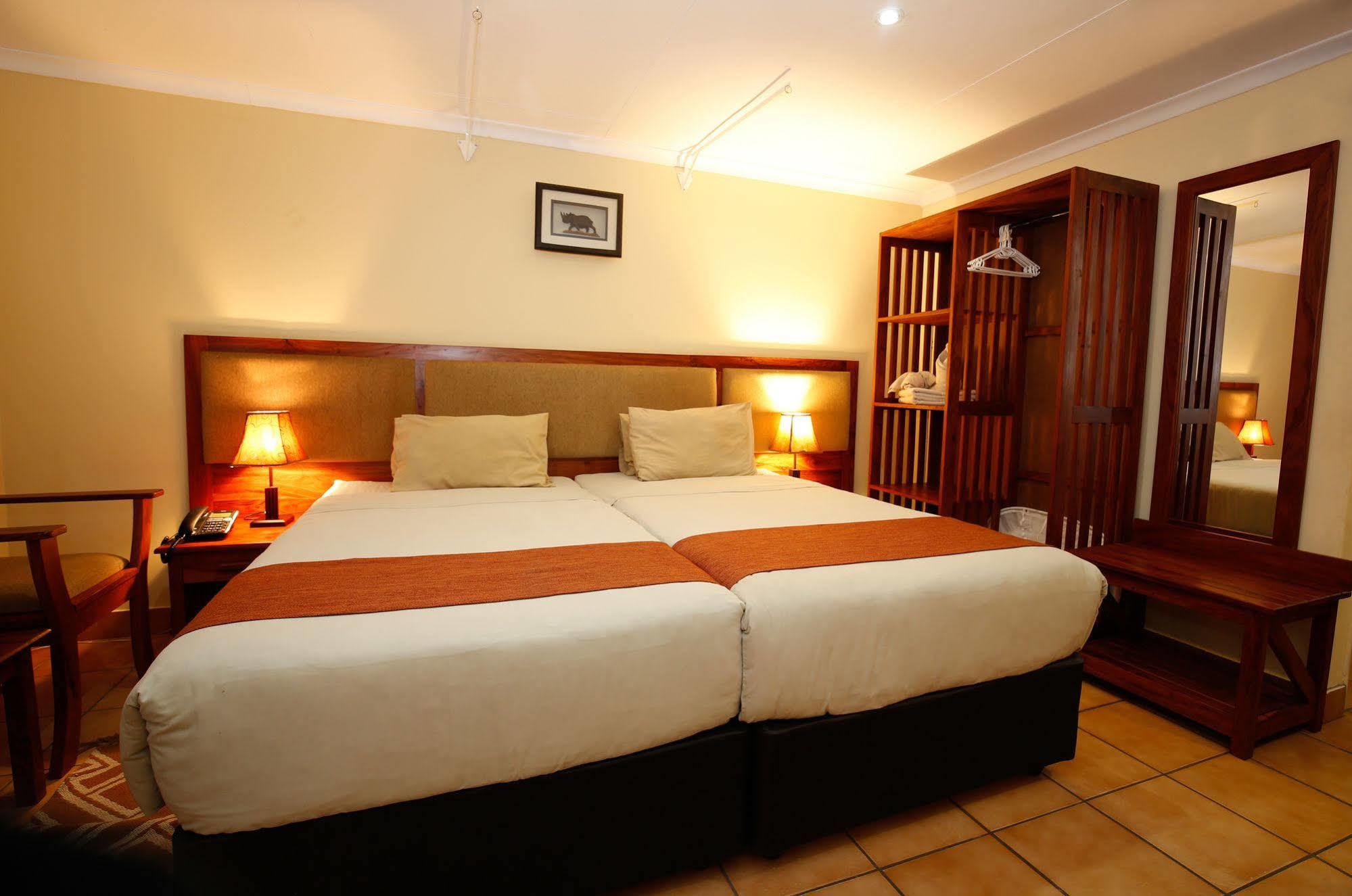 Mokoro Lodge Маун Екстер'єр фото