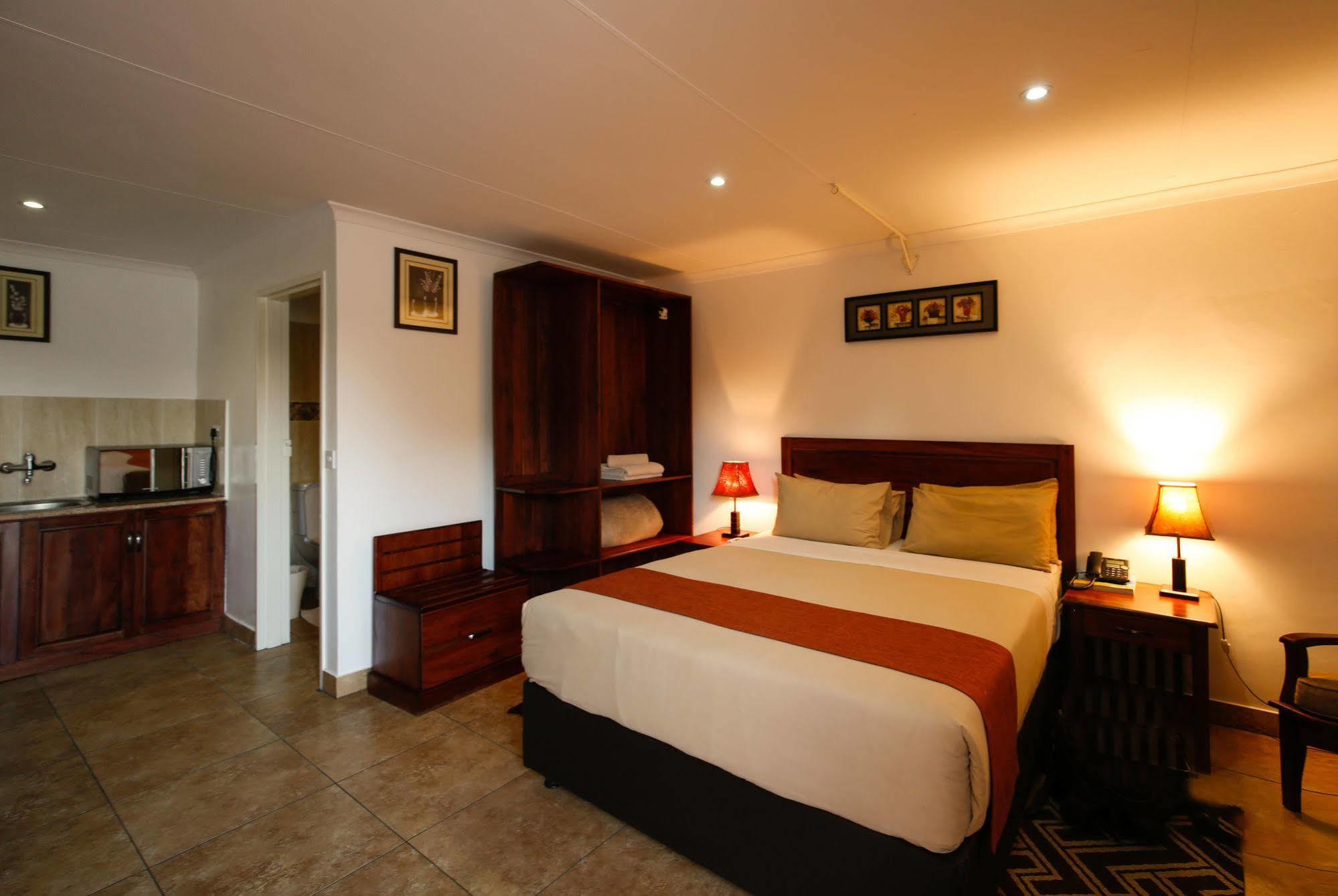 Mokoro Lodge Маун Екстер'єр фото